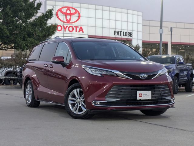 Used 2024 Toyota Sienna Limited FWD image 2