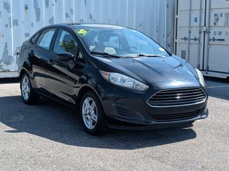 Used 2017 Ford Fiesta SE FWD video 1