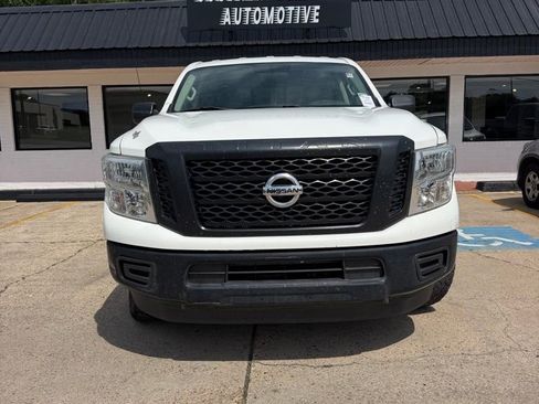 Used 2018 Nissan Titan S RWD image 2