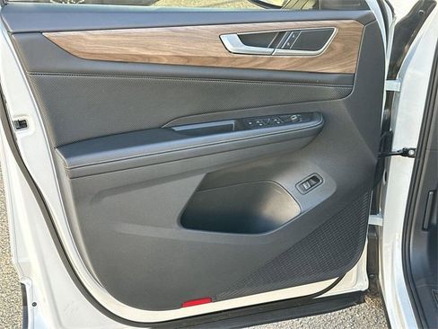 Used 2024 Volkswagen Atlas SE image 20