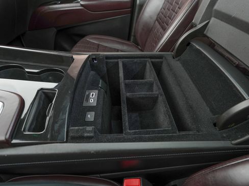 Used 2021 Cadillac Escalade Sport Platinum w/ LPO, ONYX Package image 32