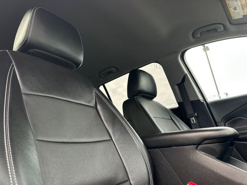 Used 2024 GMC Terrain SLT image 21