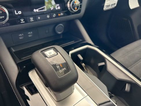 New 2025 Mitsubishi Outlander SE image 8