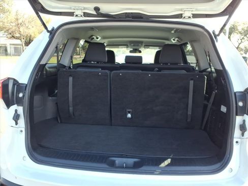 Used 2019 Toyota Highlander LE image 10