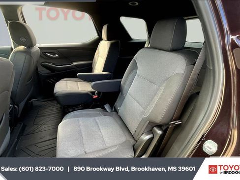 Used 2023 Chevrolet Traverse LT w/ LPO, Floor Liner Package image 19