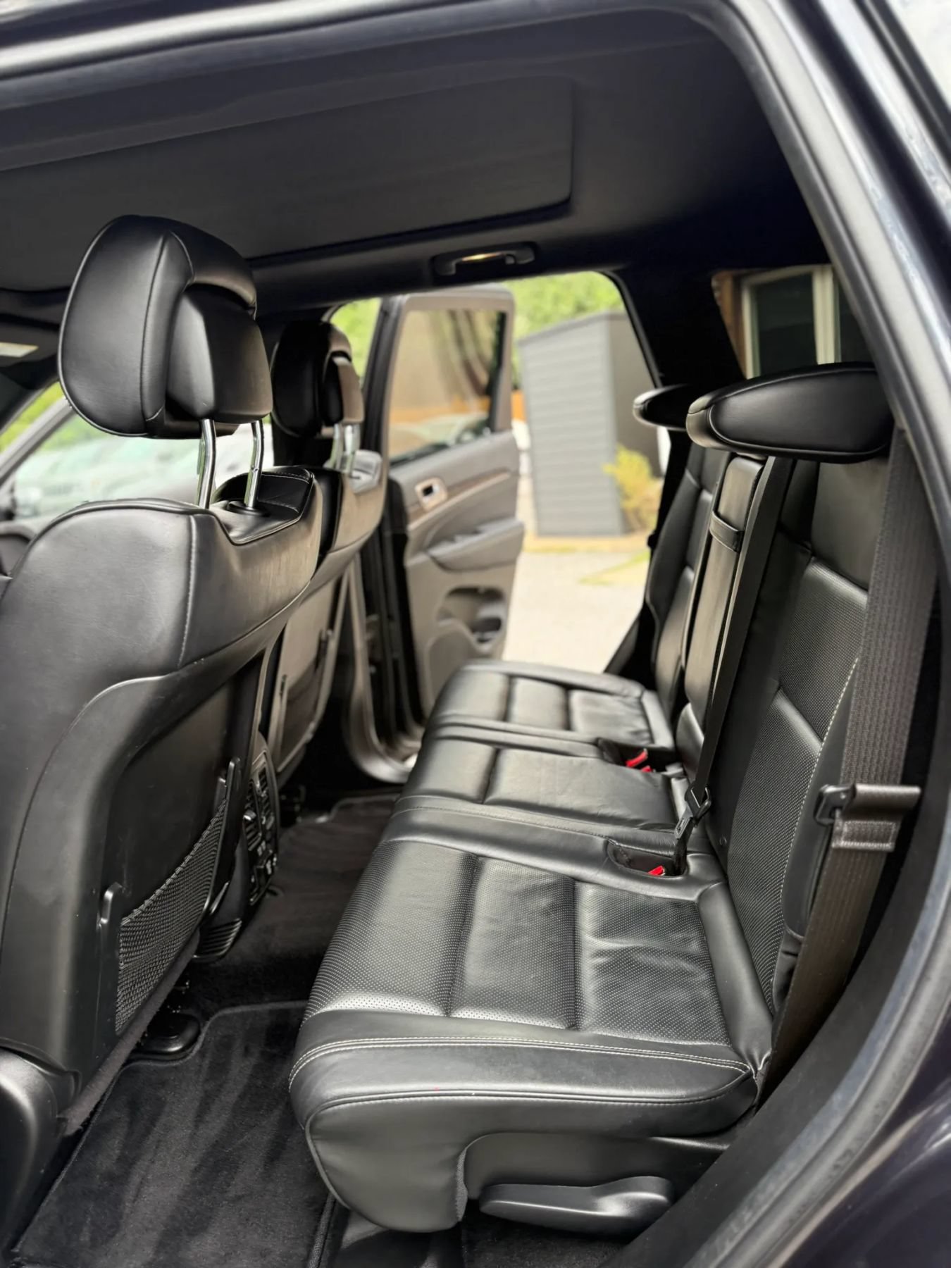 Used 2014 Jeep Grand Cherokee Overland AWD/4WD image 15