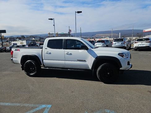 Used 2023 Toyota Tacoma SR5 w/ SX Package image 39
