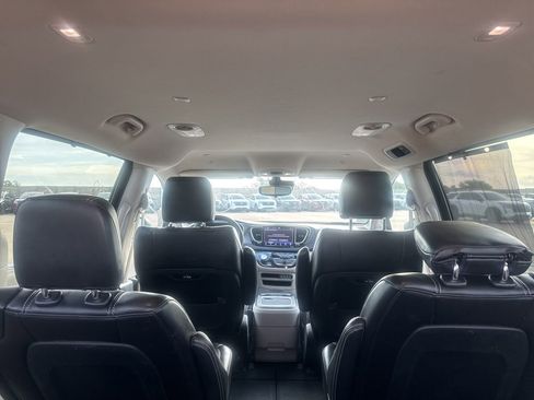 Used 2023 Chrysler Pacifica Touring-L FWD image 26