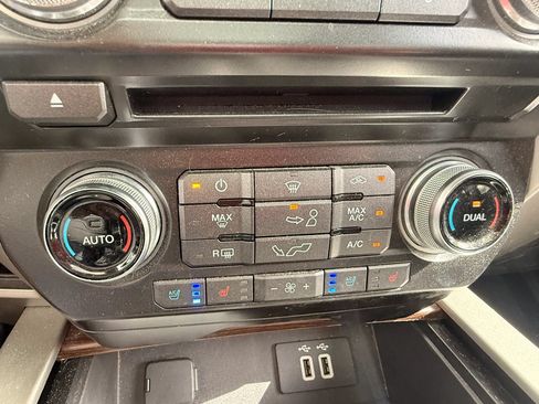 Used 2016 Ford F150 Lariat w/ Equipment Group 502A Luxury AWD/4WD image 22