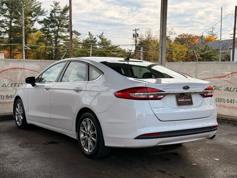 Used 2017 Ford Fusion SE w/ Fusion SE Technology Package image 11