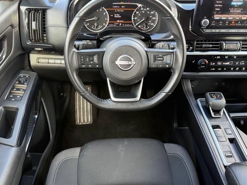 Used 2025 Nissan Pathfinder SV FWD image 9