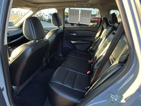 Used 2023 Nissan Rogue SL w/ SL Premium Package image 15