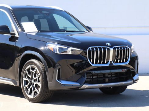 Used 2025 BMW X1 xDrive28i w/ Premium Package image 2