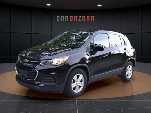 Used 2019 Chevrolet Trax LS image 2