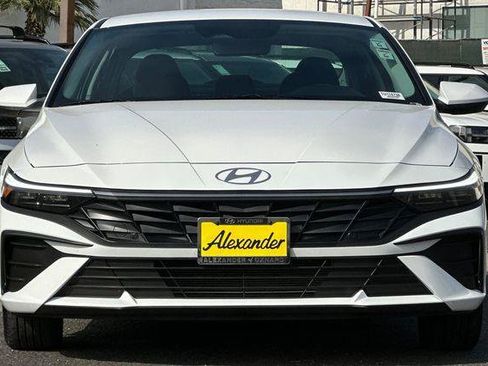 Certified 2026 Hyundai Elantra SE FWD image 9