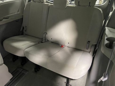 Used 2014 Toyota Sienna LE image 11