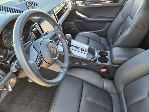 Used 2022 Porsche Macan image 15