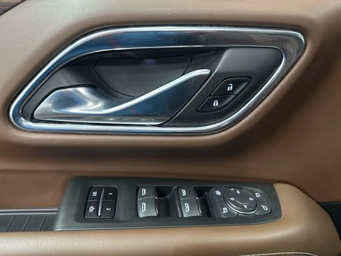 Used 2023 Chevrolet Suburban High Country AWD/4WD image 18