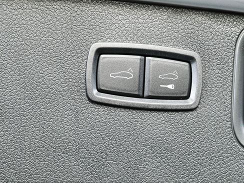 Certified 2026 Porsche Macan Turbo AWD/4WD image 31