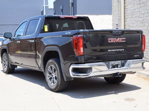Used 2025 GMC Sierra 1500 SLT AWD/4WD image 3