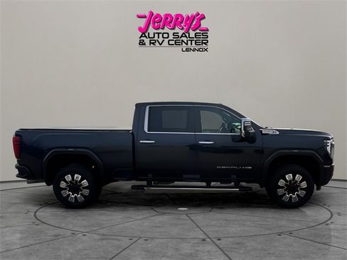 Used 2024 GMC Sierra 3500 Denali w/ Denali Reserve Package image 17
