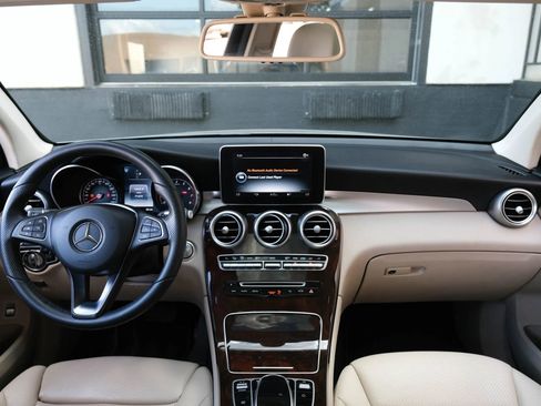Used 2018 Mercedes-Benz GLC 300 image 32