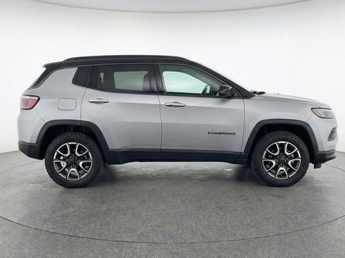 Used 2025 Jeep Compass Trailhawk image 11