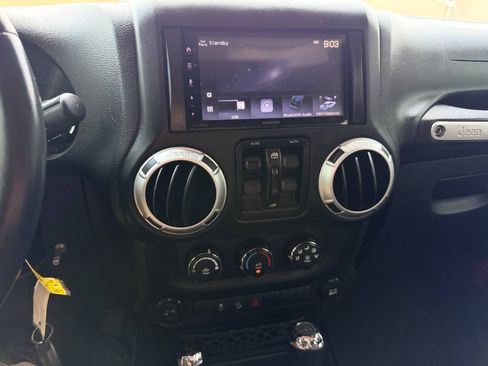 Used 2014 Jeep Wrangler Unlimited Sport AWD/4WD image 34