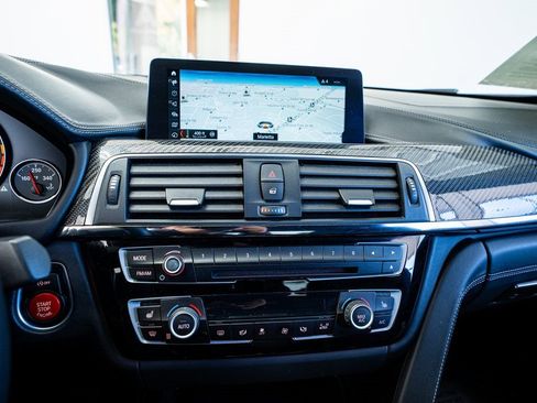 Used 2020 BMW M4 Convertible w/ Competition Package image 39