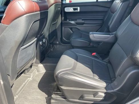 Used 2020 Ford Explorer Platinum w/ Premium Technology Package AWD/4WD image 19