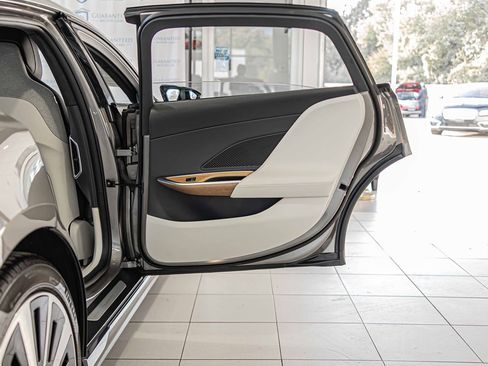 Used 2024 Lucid Air Touring image 39