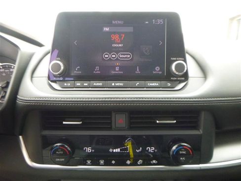 Used 2023 Nissan Rogue SV AWD/4WD image 13