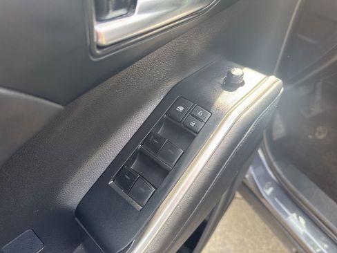 Used 2023 Toyota Highlander XLE FWD image 20