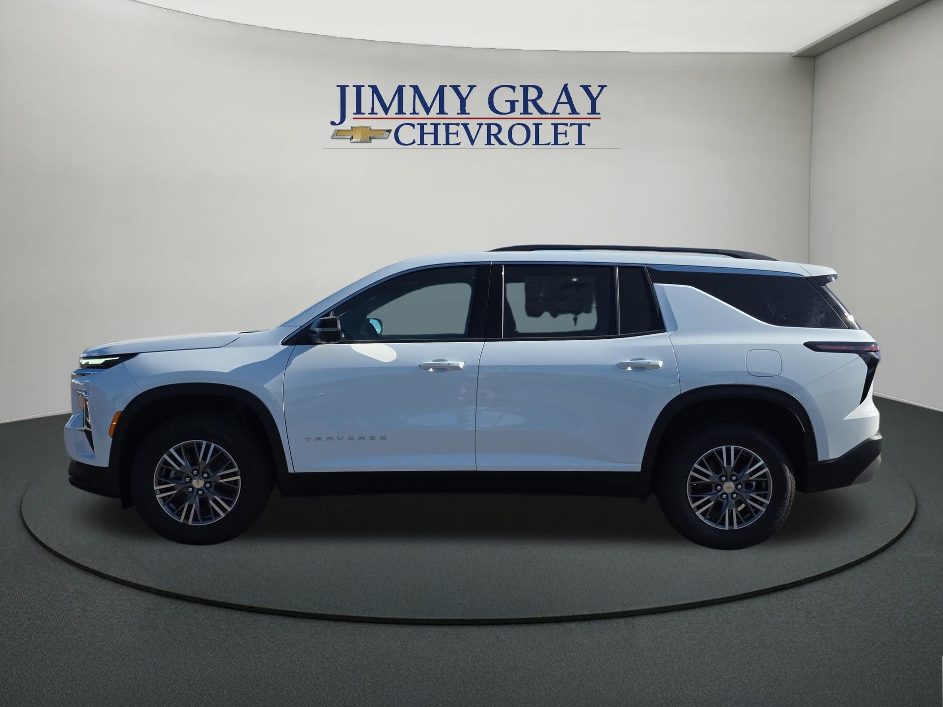 New 2027 Chevrolet Traverse LT w/ Driver Confidence Package FWD image 2