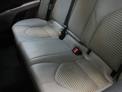 Used 2019 Toyota Camry SE FWD image 37