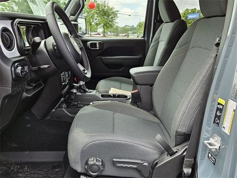 New 2025 Jeep Gladiator Sport image 3