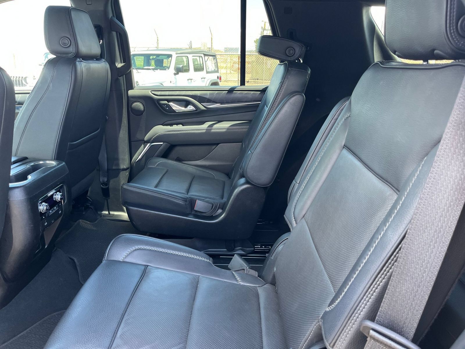 Used 2023 GMC Yukon Denali RWD image 27