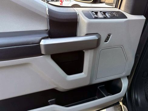 Used 2020 Ford F250 XLT w/ Snow Plow Prep Package image 16