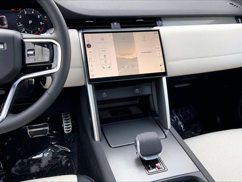 Used 2025 Land Rover Discovery Sport Dynamic SE image 7