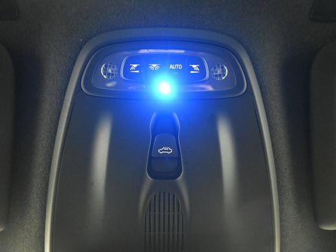 Used 2020 Volvo XC40 T5 R-Design image 23