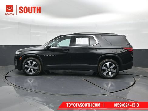 Used 2023 Chevrolet Traverse LT w/ LT Premium Package AWD/4WD image 7
