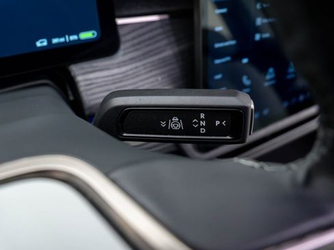 Used 2024 Rivian R1S Adventure image 30