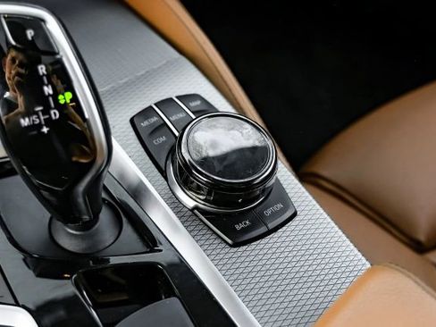 Used 2018 BMW M550i xDrive image 34