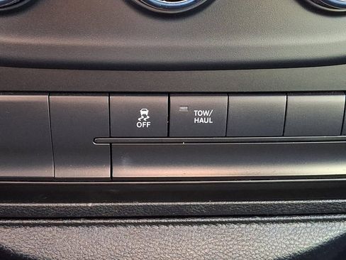 Used 2018 RAM 1500 Classic SLT image 23