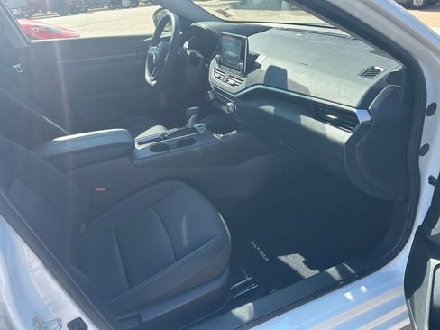 Used 2025 Nissan Altima 2.5 S image 3