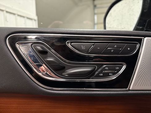 Used 2018 Lincoln Navigator L Reserve w/ Technology Package image 23