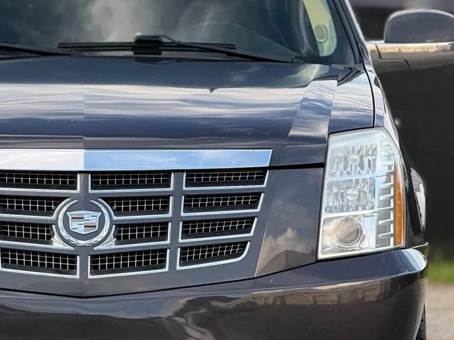 Used 2010 Cadillac Escalade AWD image 12