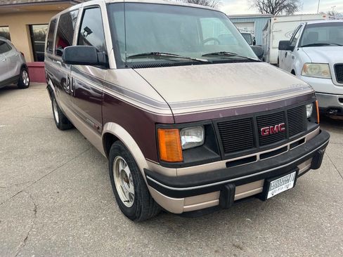 Used 1992 GMC Safari XT image 1