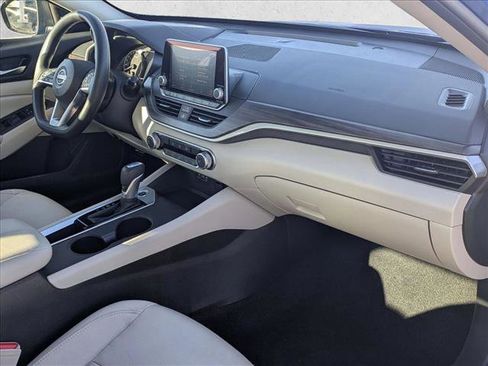 Used 2025 Nissan Altima 2.5 SV image 19