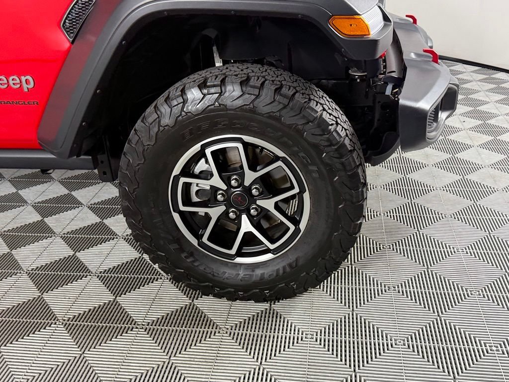 Used 2025 Jeep Wrangler Unlimited Rubicon w/ Convenience Group AWD/4WD image 13